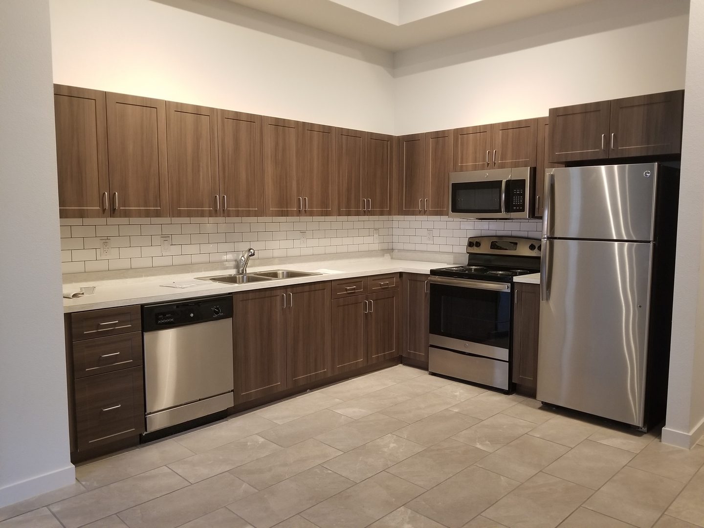 Corner kitchen with tiled backsplash